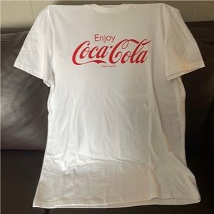 🔥2 lots/$10NWT Coca-Cola Tshirt sz.L